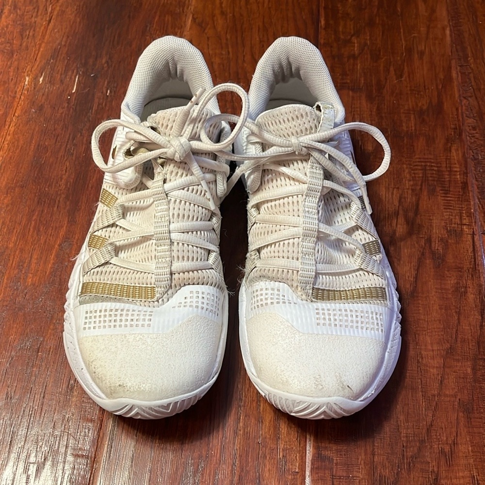 Under Armour Unisex White with Gold Accents Court Sneakers. Size 8.5W/7.
